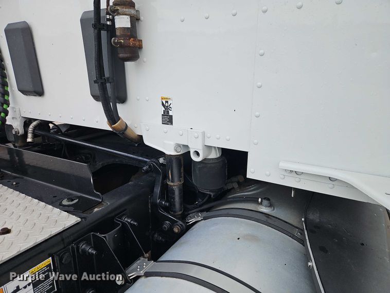 image for item EO4559 2017 Kenworth T680 semi truck