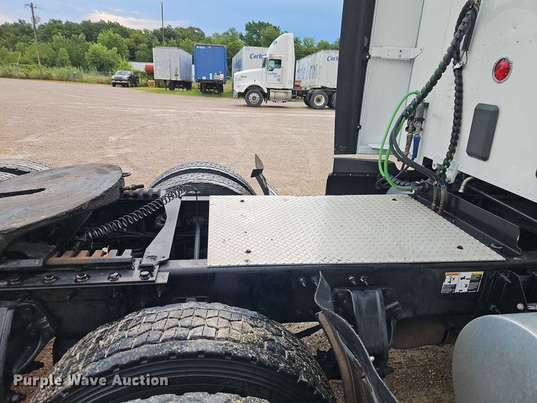 image for item EO4559 2017 Kenworth T680 semi truck