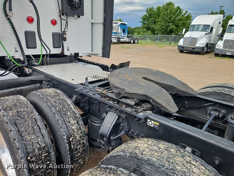 image for item EO4559 2017 Kenworth T680 semi truck