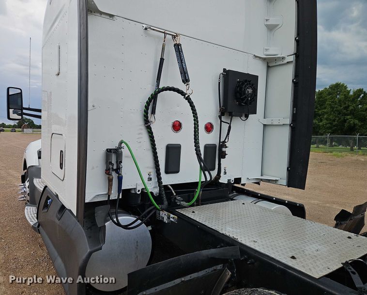 image for item EO4559 2017 Kenworth T680 semi truck