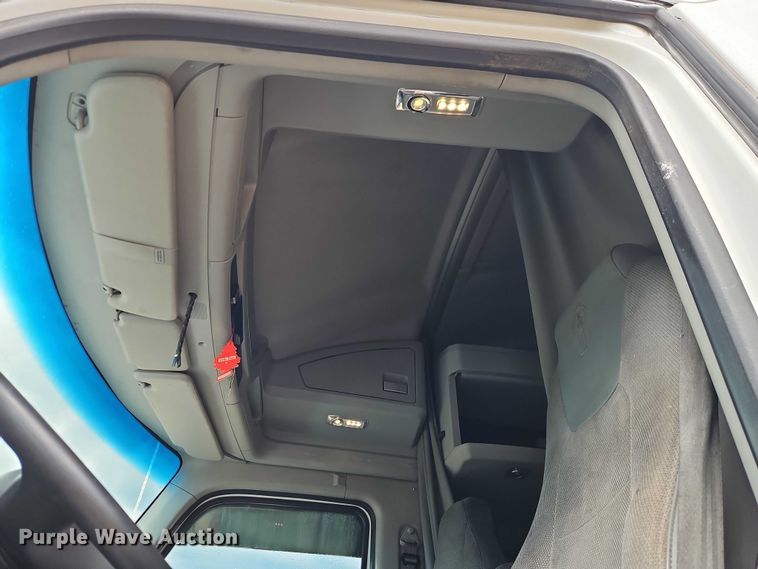 image for item EO4559 2017 Kenworth T680 semi truck