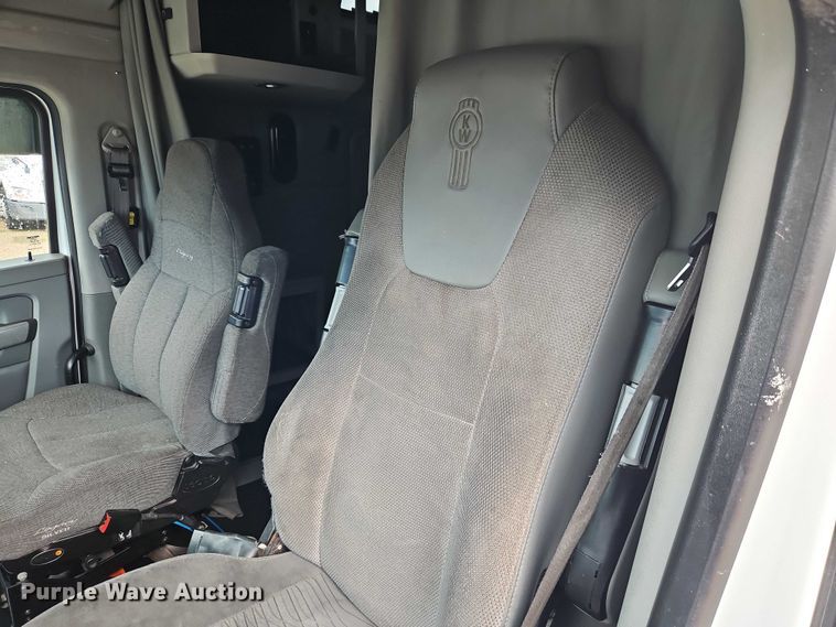 image for item EO4559 2017 Kenworth T680 semi truck