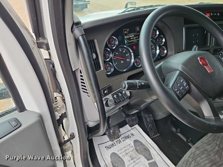 image for item EO4559 2017 Kenworth T680 semi truck