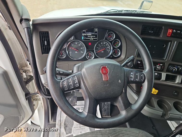 image for item EO4559 2017 Kenworth T680 semi truck