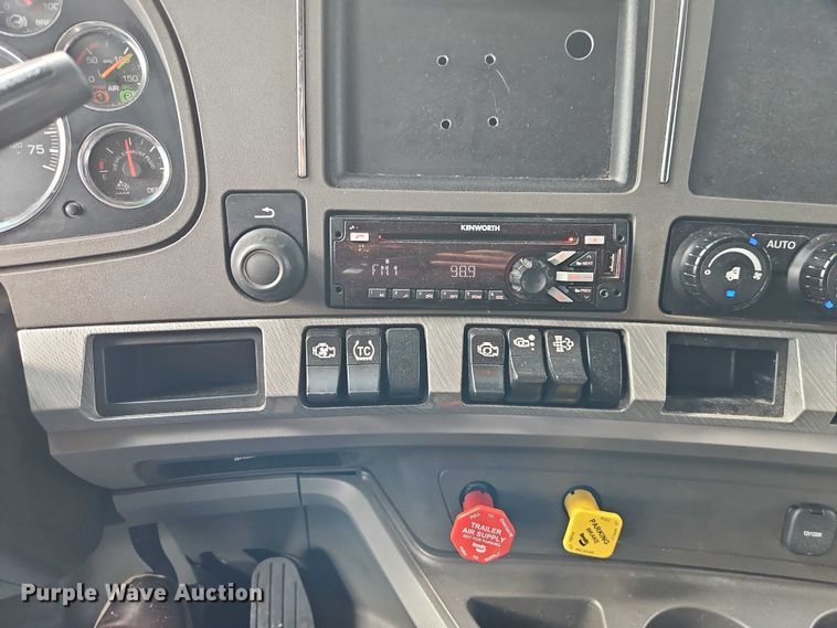 image for item EO4559 2017 Kenworth T680 semi truck