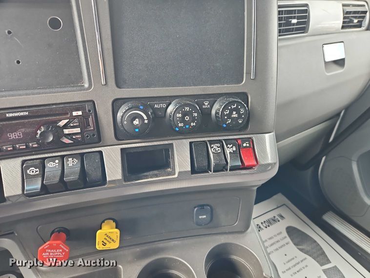 image for item EO4559 2017 Kenworth T680 semi truck