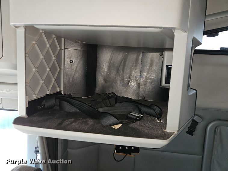 image for item EO4559 2017 Kenworth T680 semi truck