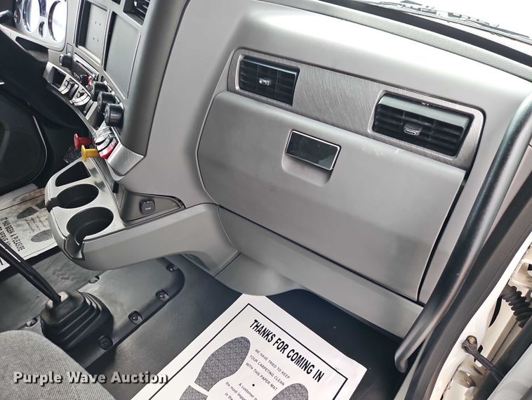 image for item EO4559 2017 Kenworth T680 semi truck