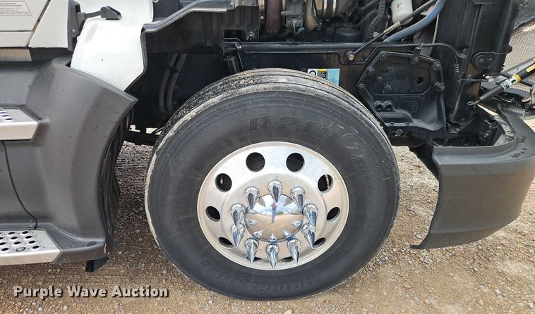 image for item EO4559 2017 Kenworth T680 semi truck