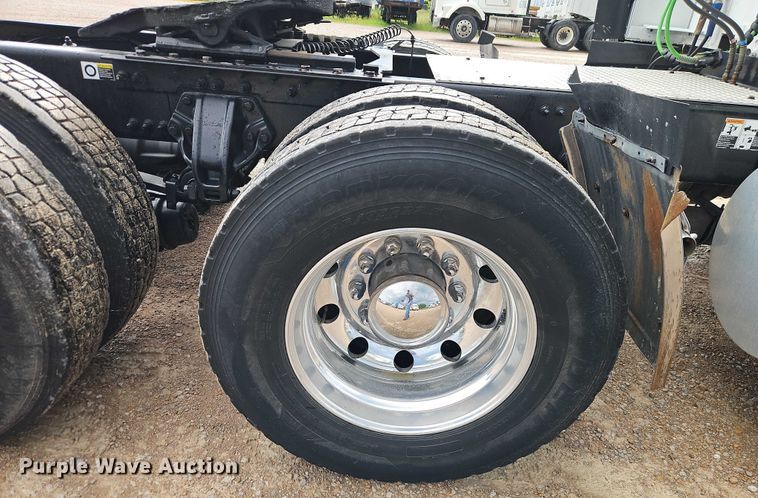 image for item EO4559 2017 Kenworth T680 semi truck