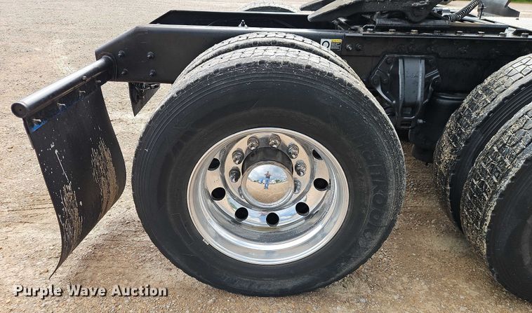 image for item EO4559 2017 Kenworth T680 semi truck