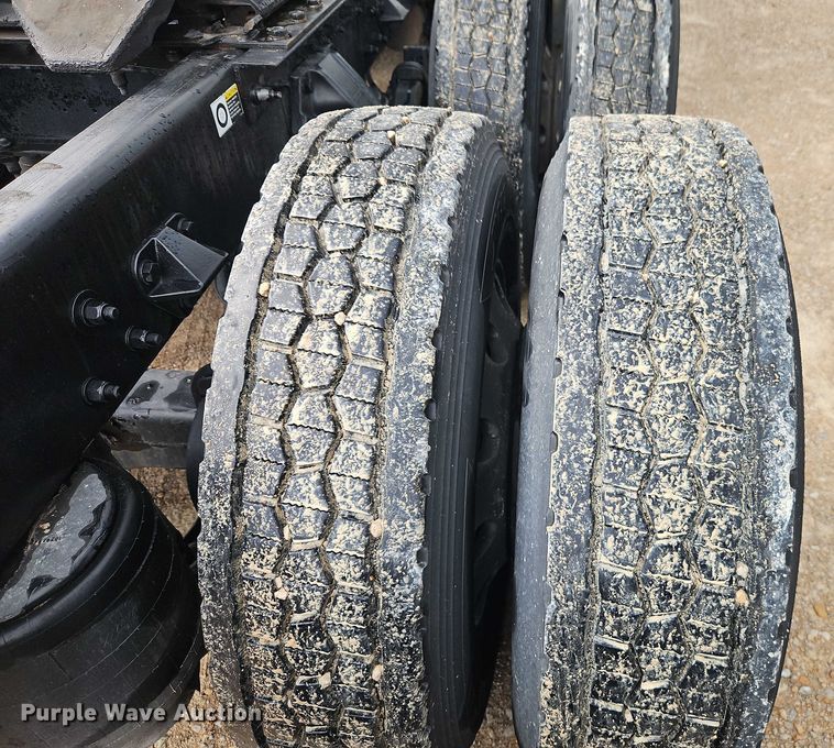 image for item EO4559 2017 Kenworth T680 semi truck