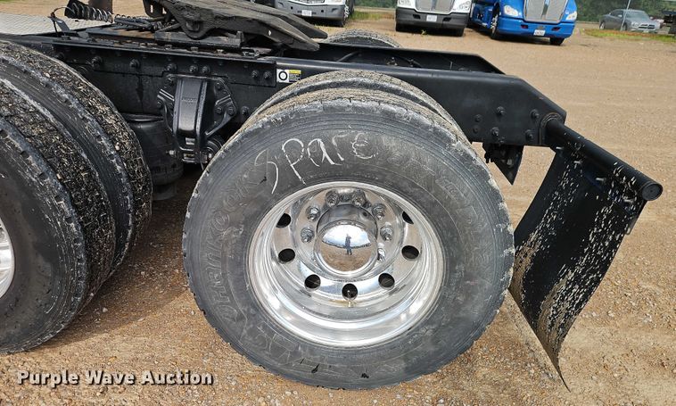 image for item EO4559 2017 Kenworth T680 semi truck