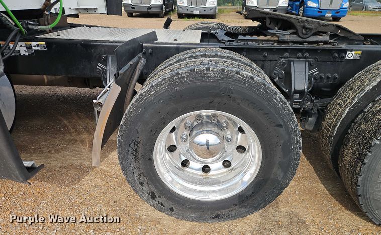 image for item EO4559 2017 Kenworth T680 semi truck