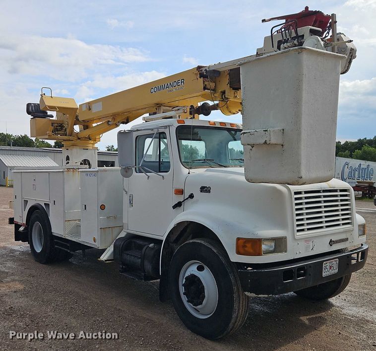 image for item EO4560 2001 International 4700 digger derrick truck