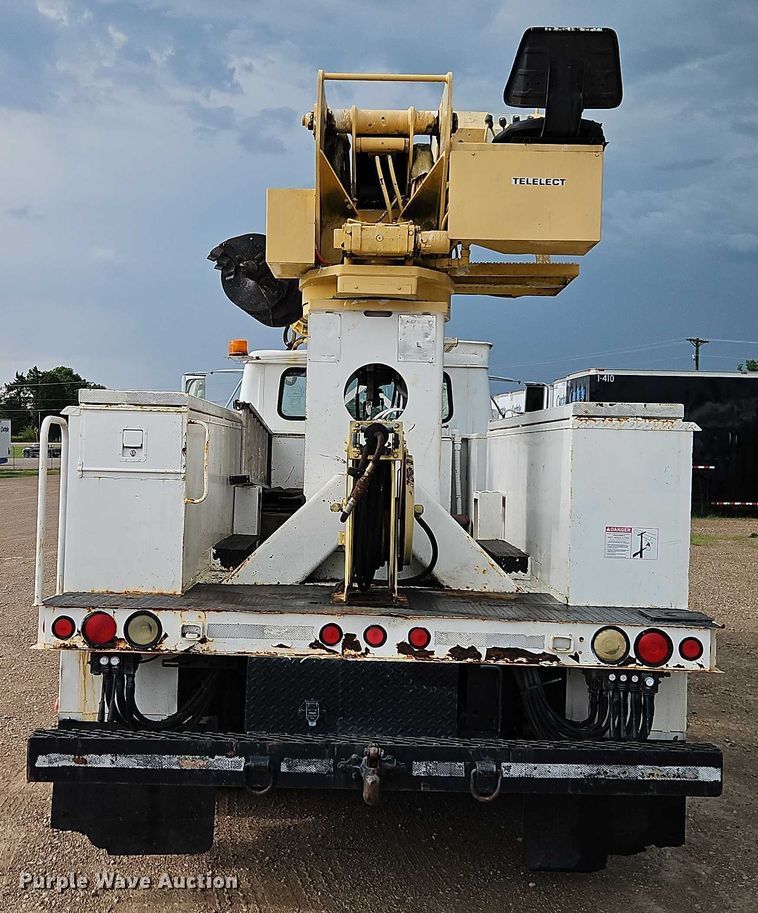 image for item EO4560 2001 International 4700 digger derrick truck