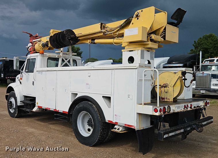 image for item EO4560 2001 International 4700 digger derrick truck