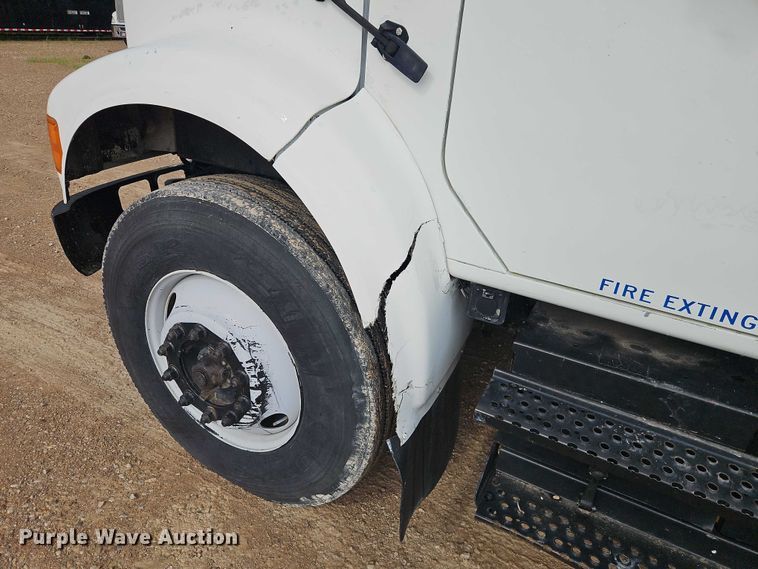 image for item EO4560 2001 International 4700 digger derrick truck