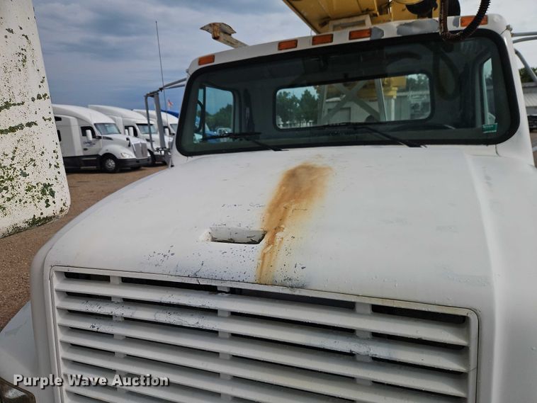 image for item EO4560 2001 International 4700 digger derrick truck