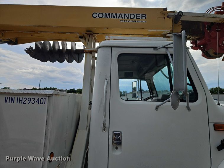 image for item EO4560 2001 International 4700 digger derrick truck