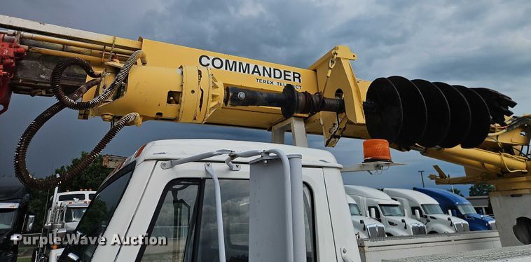 image for item EO4560 2001 International 4700 digger derrick truck