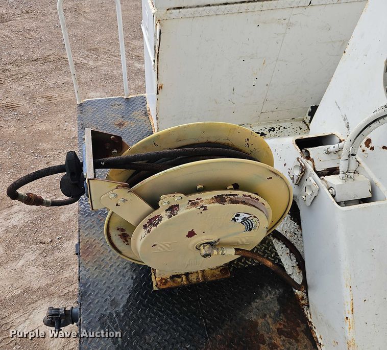 image for item EO4560 2001 International 4700 digger derrick truck