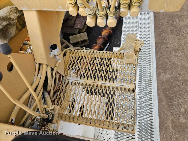 image for item EO4560 2001 International 4700 digger derrick truck