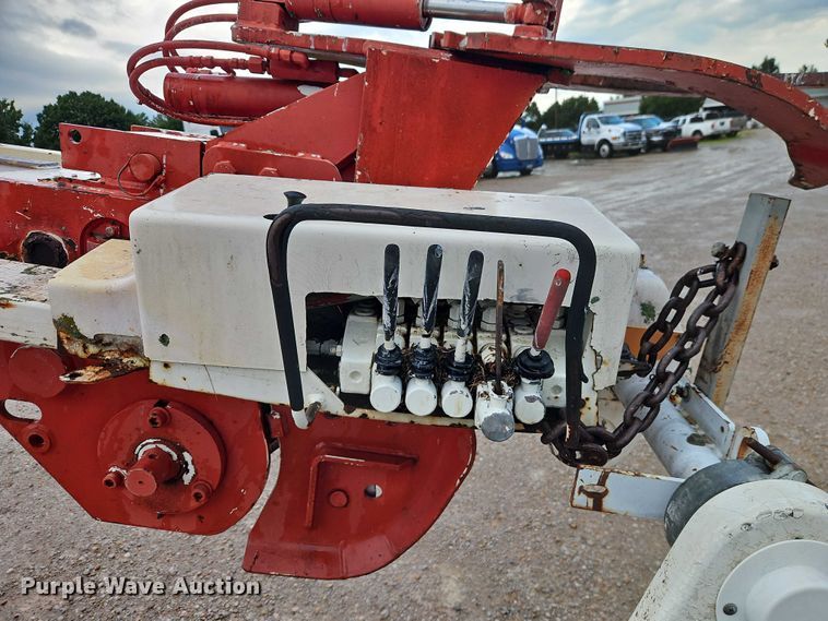 image for item EO4560 2001 International 4700 digger derrick truck