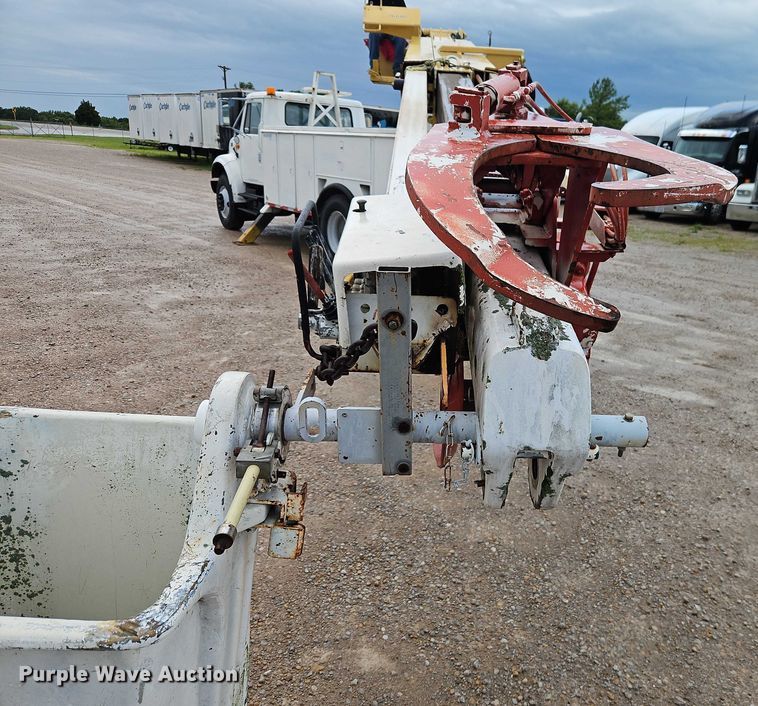 image for item EO4560 2001 International 4700 digger derrick truck