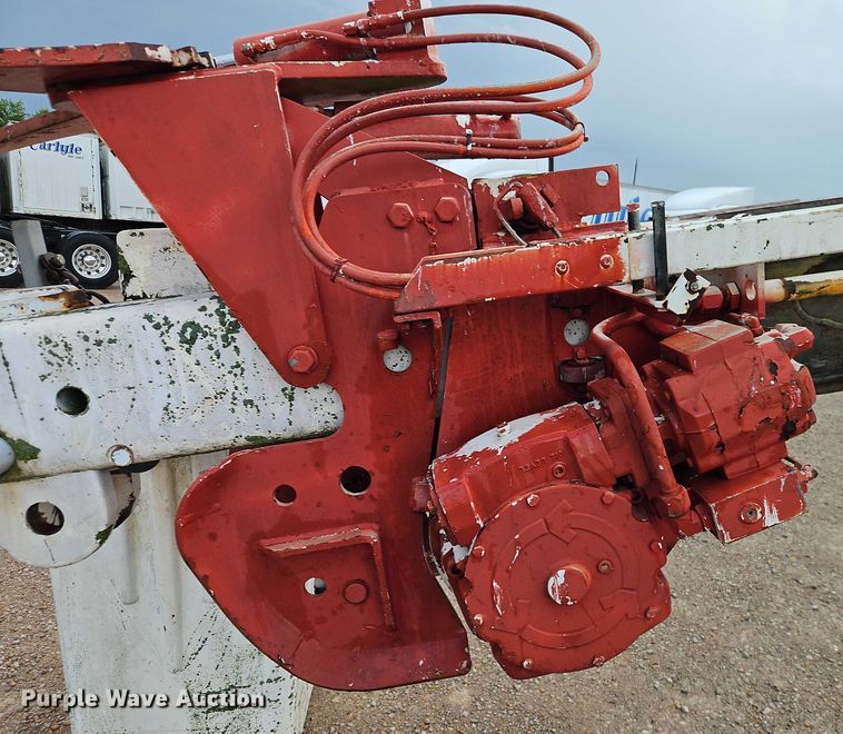 image for item EO4560 2001 International 4700 digger derrick truck