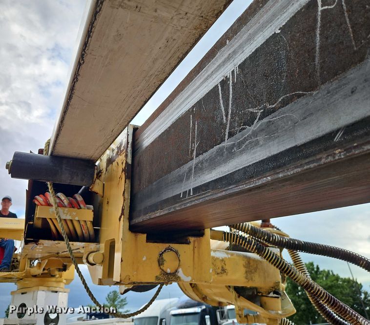 image for item EO4560 2001 International 4700 digger derrick truck