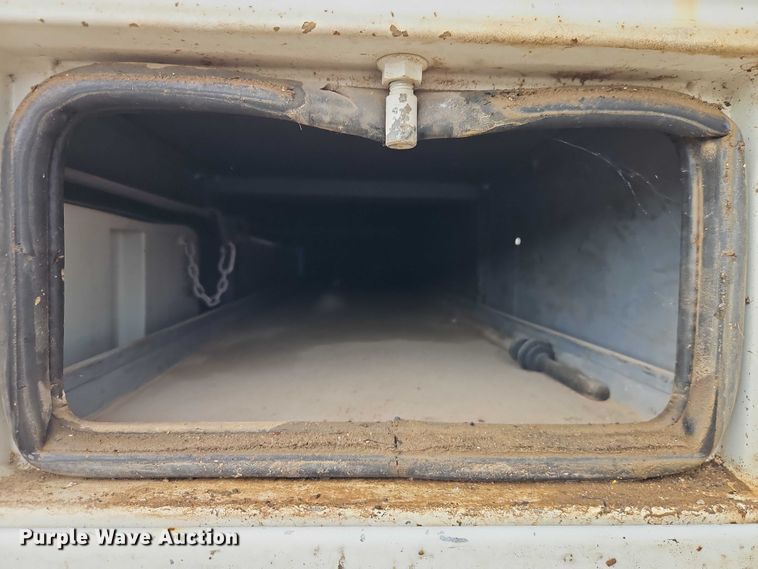 image for item EO4560 2001 International 4700 digger derrick truck