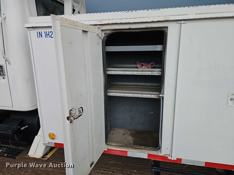 image for item EO4560 2001 International 4700 digger derrick truck