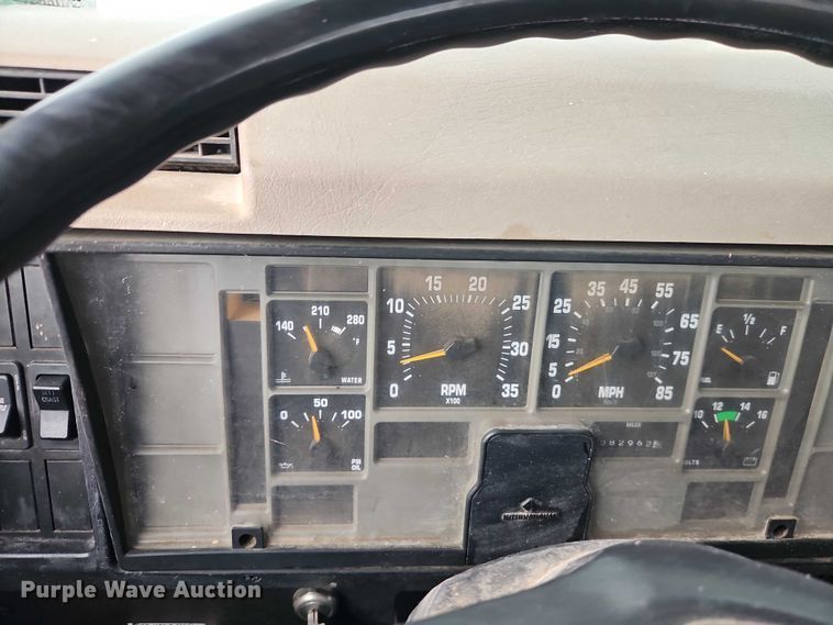 image for item EO4560 2001 International 4700 digger derrick truck