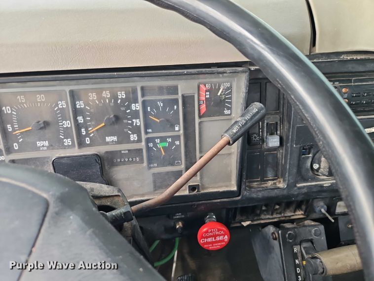 image for item EO4560 2001 International 4700 digger derrick truck