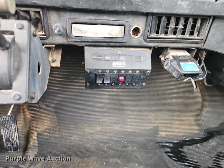 image for item EO4560 2001 International 4700 digger derrick truck