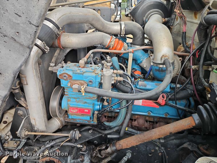 image for item EO4560 2001 International 4700 digger derrick truck