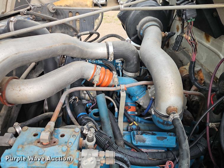 image for item EO4560 2001 International 4700 digger derrick truck