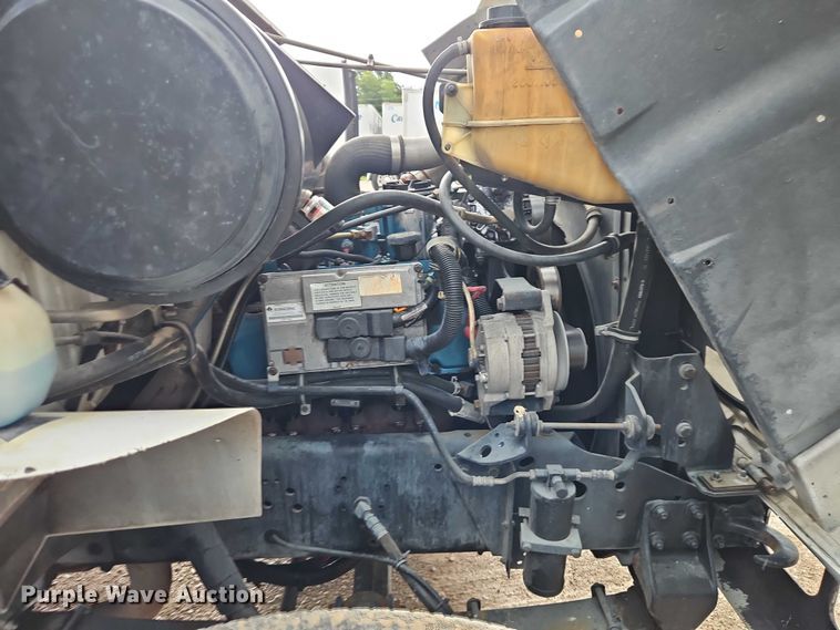 image for item EO4560 2001 International 4700 digger derrick truck