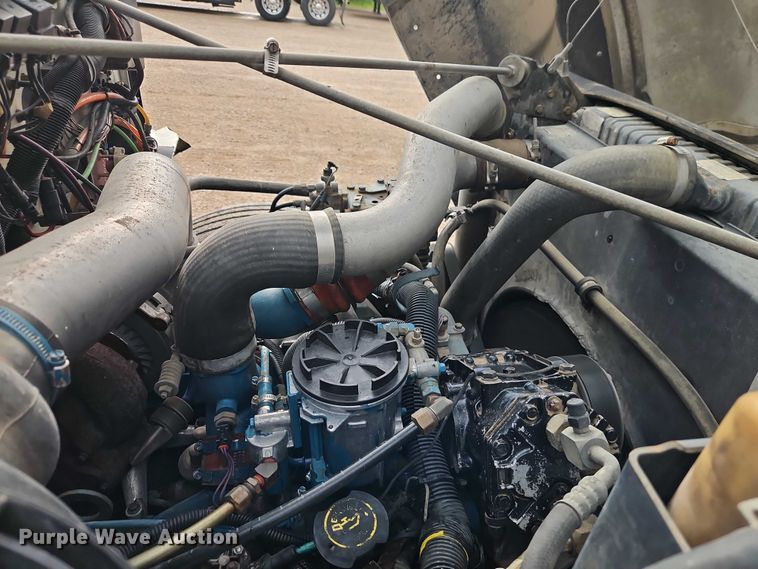 image for item EO4560 2001 International 4700 digger derrick truck