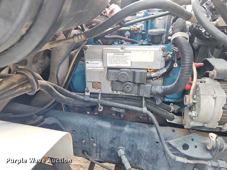 image for item EO4560 2001 International 4700 digger derrick truck