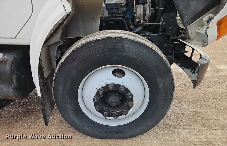 image for item EO4560 2001 International 4700 digger derrick truck