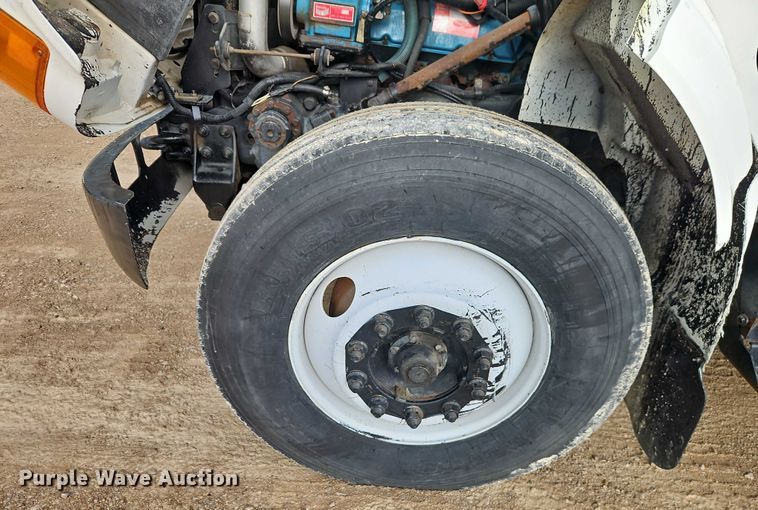 image for item EO4560 2001 International 4700 digger derrick truck