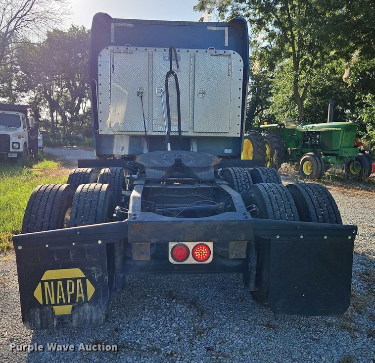 image for item EO4565 2006 Peterbilt 379 semi truck