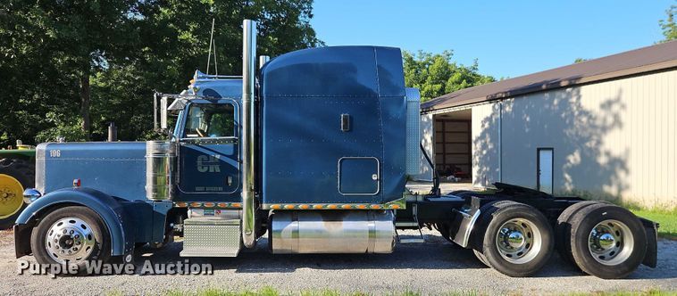 image for item EO4565 2006 Peterbilt 379 semi truck