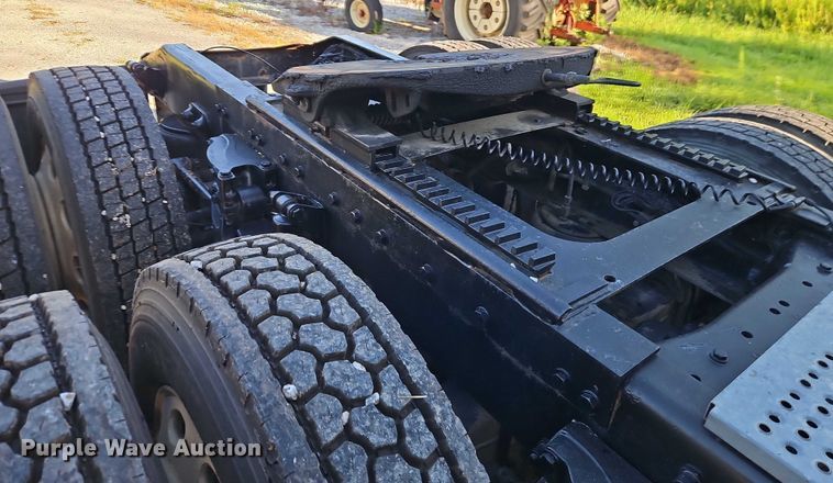 image for item EO4565 2006 Peterbilt 379 semi truck