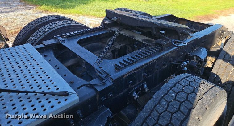 image for item EO4565 2006 Peterbilt 379 semi truck