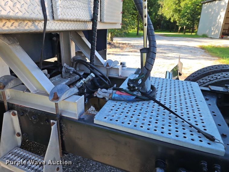 image for item EO4565 2006 Peterbilt 379 semi truck