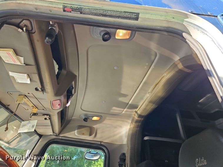 image for item EO4565 2006 Peterbilt 379 semi truck