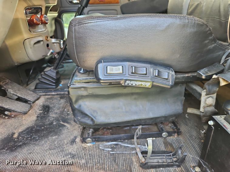 image for item EO4565 2006 Peterbilt 379 semi truck